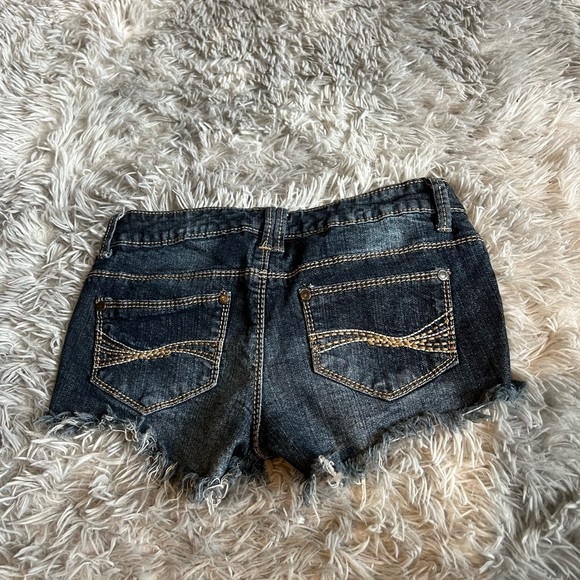 Blue Asphalt dark wash cut off short - Picture 3 of 3